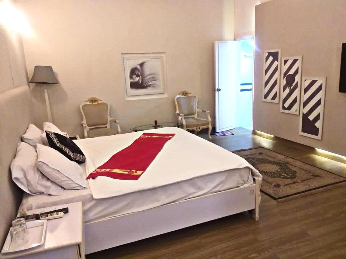 Hilton Bayview Lnn Otel Karaçi Dış mekan fotoğraf