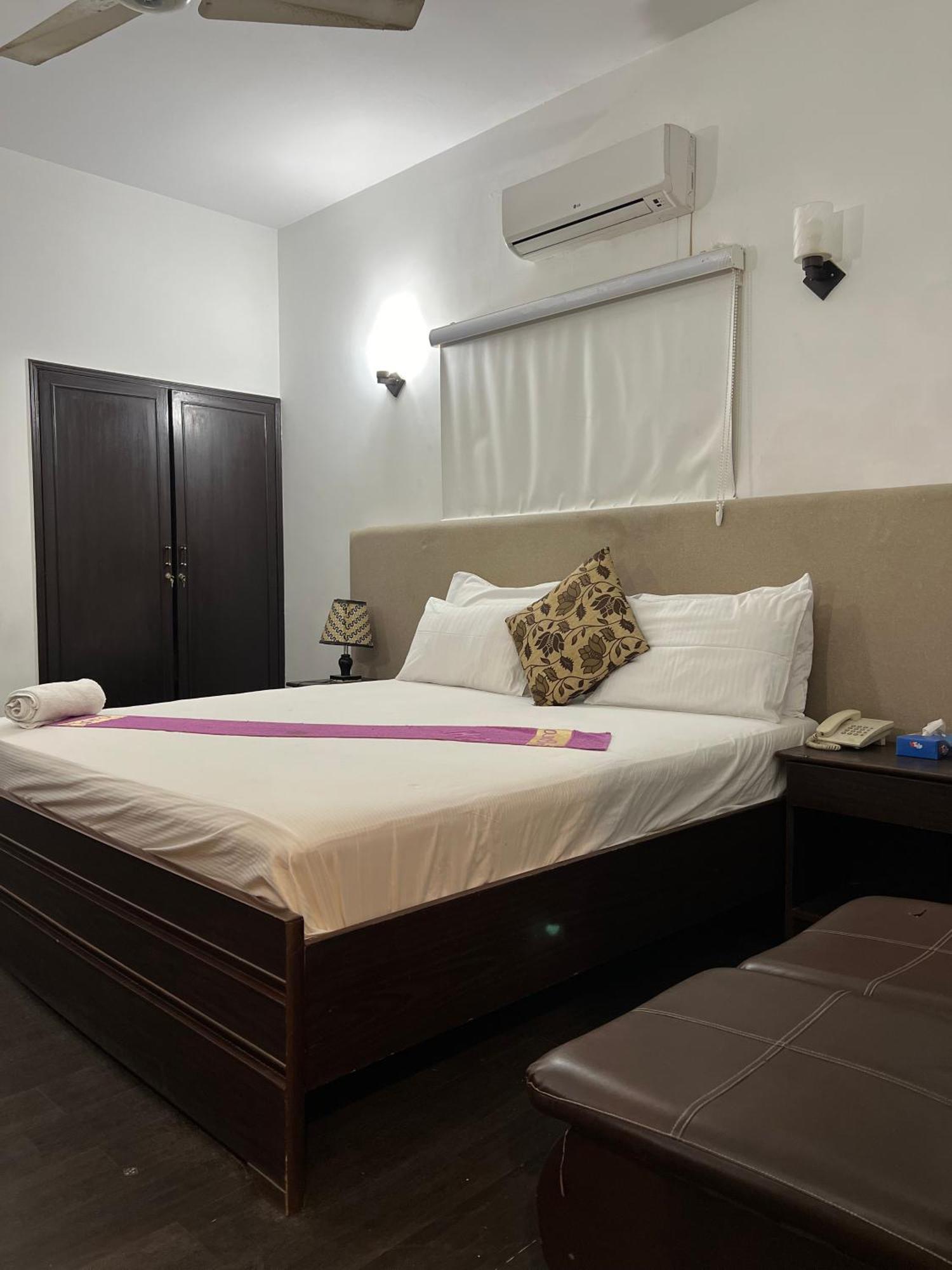 Hilton Bayview Lnn Otel Karaçi Dış mekan fotoğraf