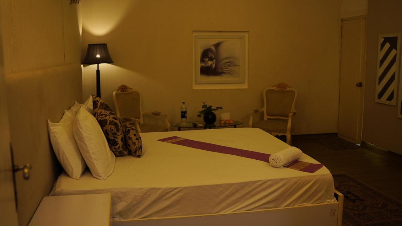 Hilton Bayview Lnn Otel Karaçi Dış mekan fotoğraf