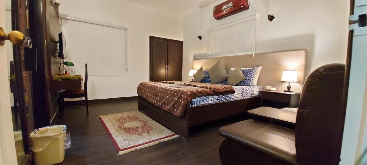 Hilton Bayview Lnn Otel Karaçi Dış mekan fotoğraf