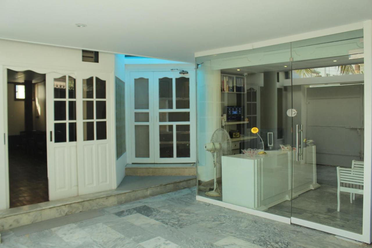 Hilton Bayview Lnn Otel Karaçi Dış mekan fotoğraf